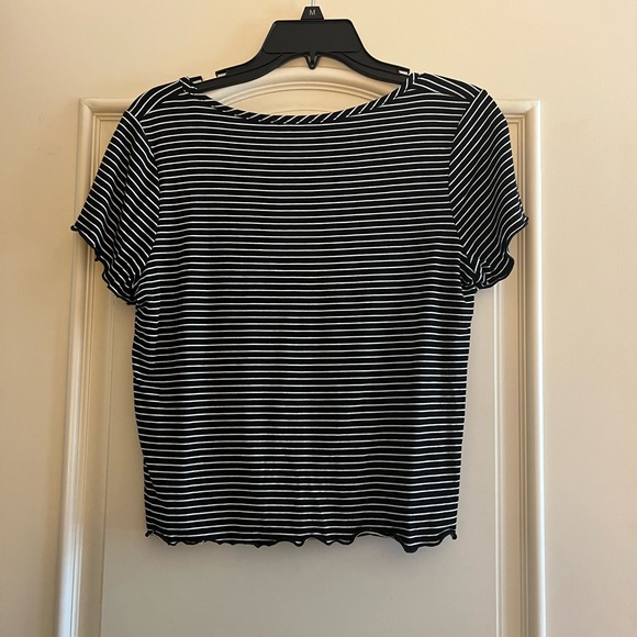 Size L(petites) Black & White Striped Tee - Picture 2 of 4
